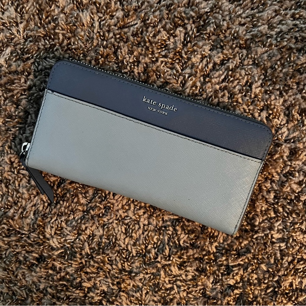 Kate Spade wallet - Picture 1 of 8